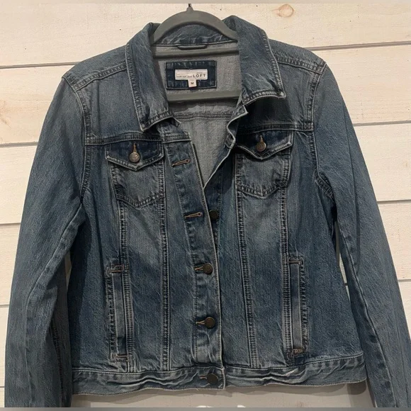 LOFT Classic Denim Jean Jacket in size medium. Great condition! - Picture 8 of 12